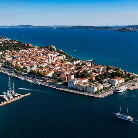 Friends דירה זאדאר